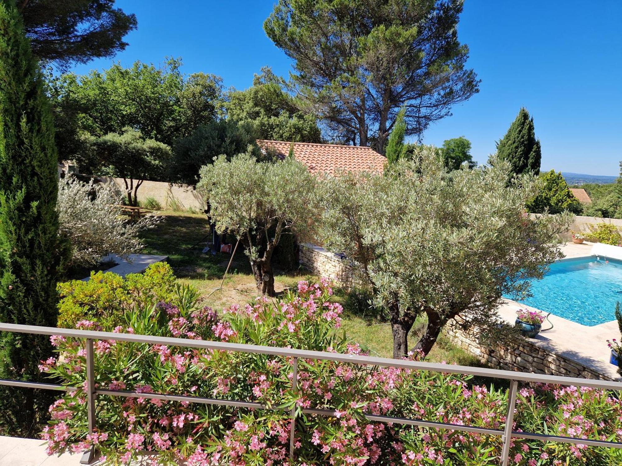 La Cigaliere LʼIsle-sur-la-Sorgue Exterior foto